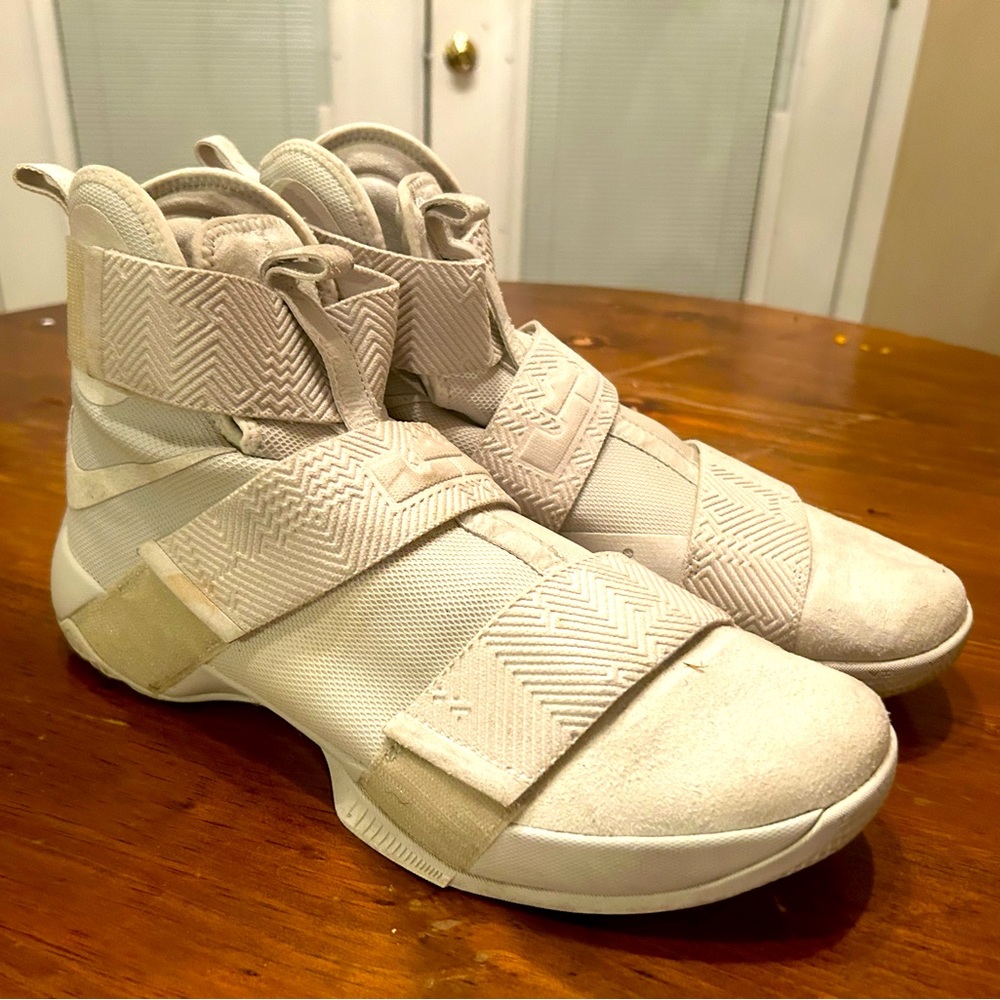 Nike LeBron Zoom Soldier 10
